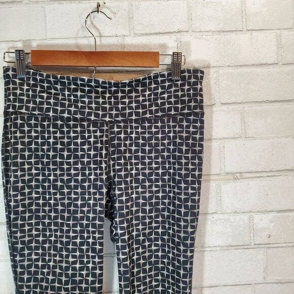 Under Armour black and white leggings - Picture 9 of 13